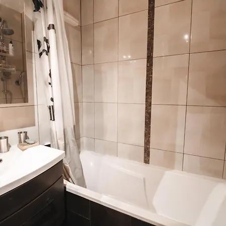 Guestready - De Charme Près Du Buttes Chaumont * Parigi